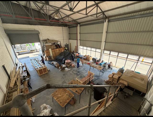 322M² WAREHOUSE TO LET IN AIRPORT INDUSTRIA